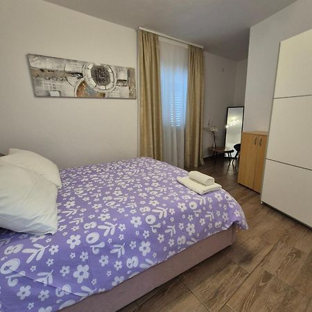 Apartman Smoljic 4+2 Примоштен Экстерьер фото